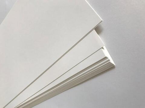 Perbezaan antara kadbod putih dan kertas kraf muka putih